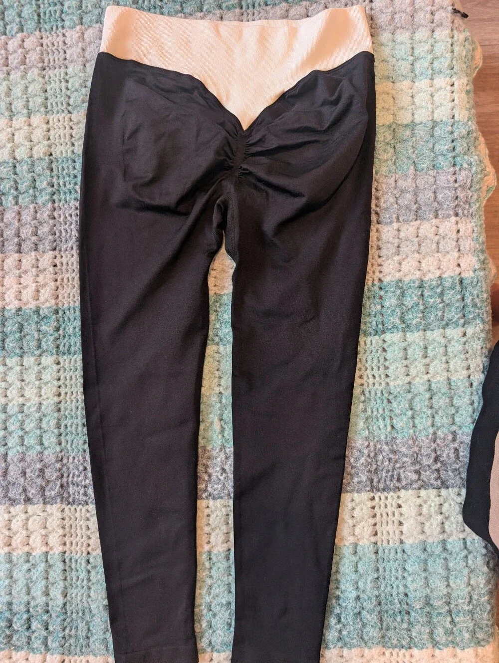 High-Waist‎ Black Leggings with Cream V-Shaped Waistband Size Large